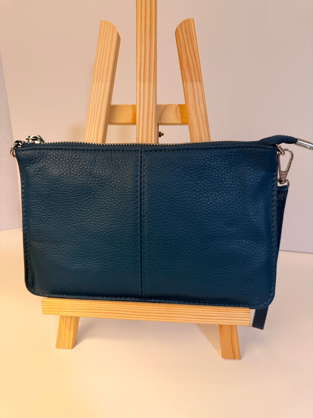 Befen Women's Teal Leather Wristlet